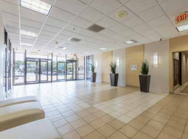 More Photos Of 800 W Airport Fwy, Irving Office For Sale