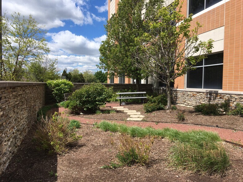 More Photos Of 4885 Hoffman Blvd, Hoffman Estates Office For Sale