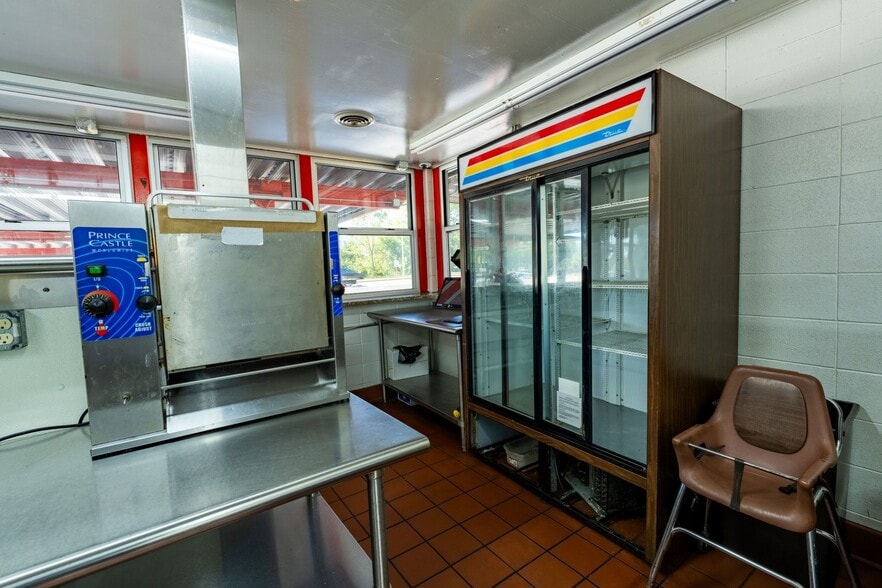 More Photos Of 514 S Water St, Sparta Fast Food For Sale
