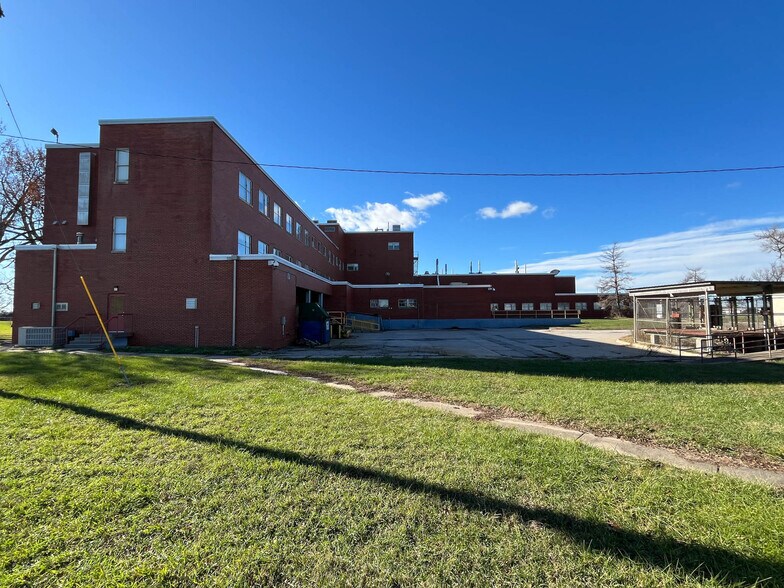 More Photos Of 6810 SE Dwight St, Topeka Industrial For Sale