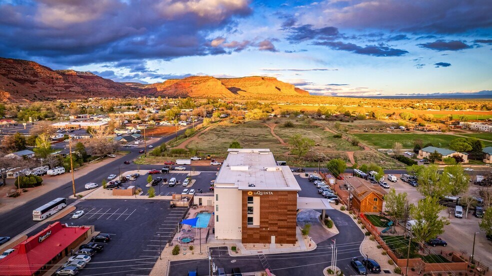 More Photos Of 465 S 100 E, Kanab Hospitality For Sale