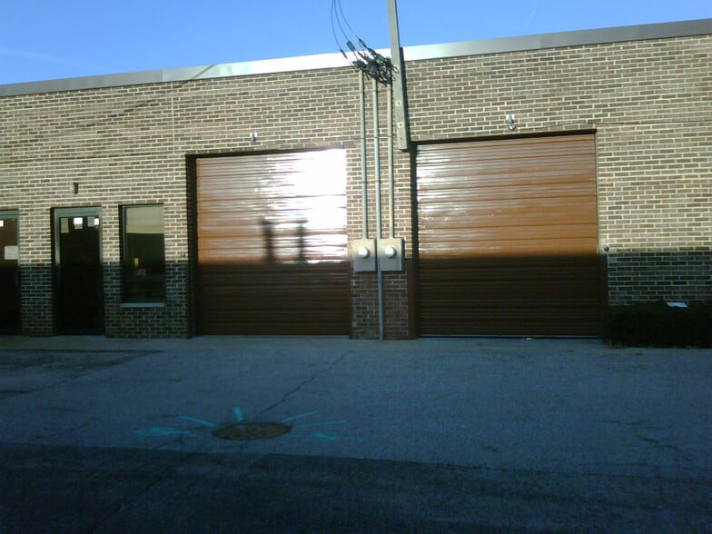 More Photos Of 729-739 Fullerton Ave, Addison Warehouse For Lease