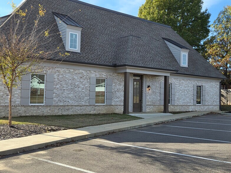 More Photos Of 6634 Summer Knoll Cv, Bartlett Office For Lease