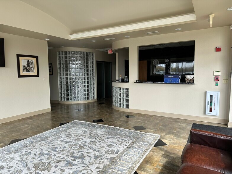 More Photos Of 4750 Sherwood Common Blvd, Baton Rouge Office For Lease