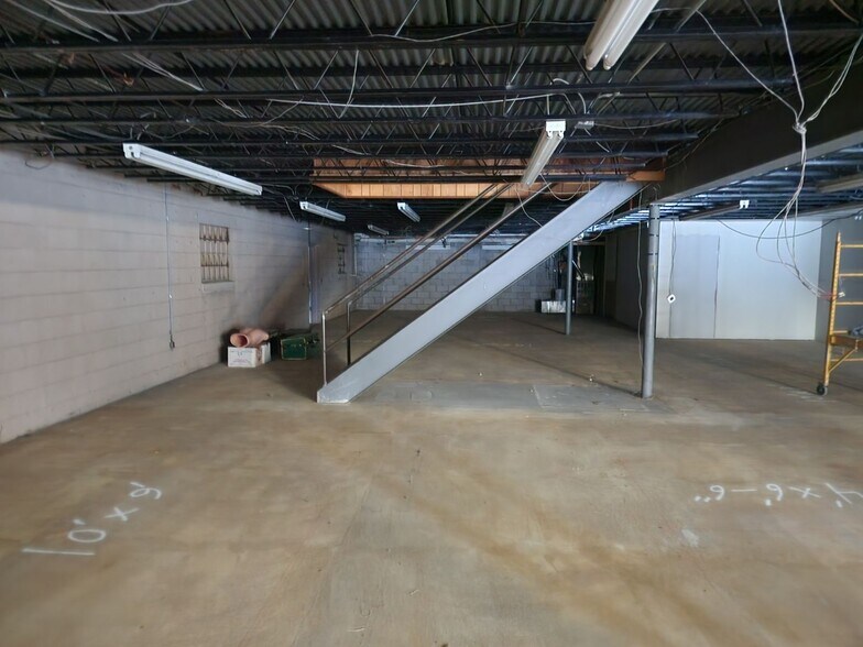 More Photos Of 3441 Brandon Ave, Roanoke Flex For Lease