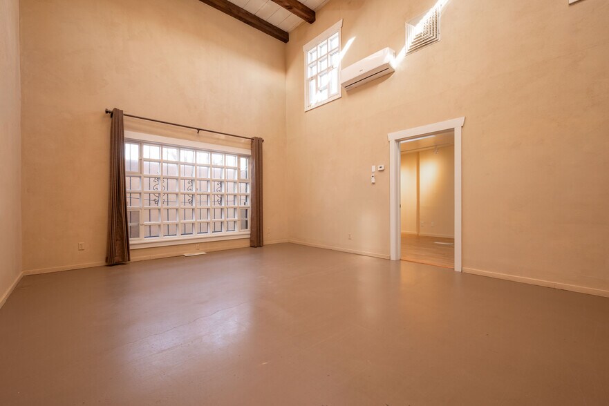 More Photos Of 1400 Maclovia Ln, Santa Fe Office Residential For Sale