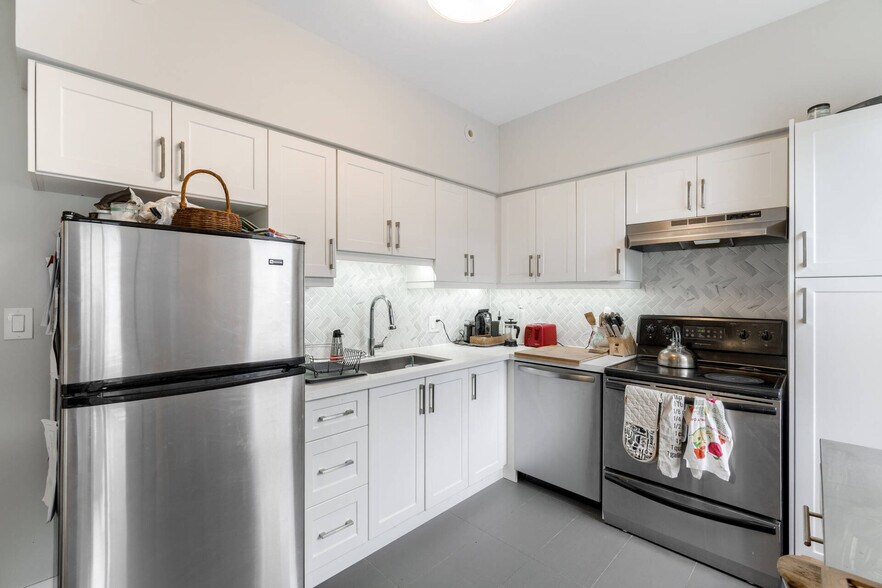 More Photos Of 4 Oriole Gdns, Toronto Apartments For Sale