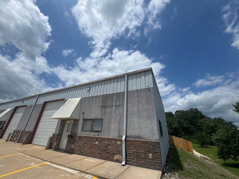 More Photos Of 105 N Chestnut St, Belton Unknown For Lease