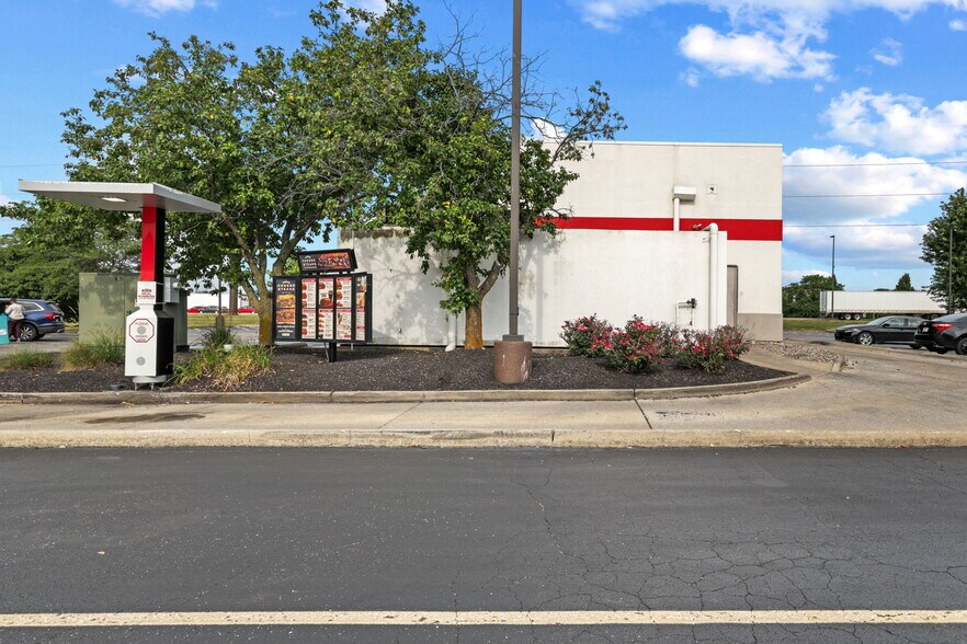 More Photos Of 6007 Gateway Dr, Plainfield Fast Food For Sale