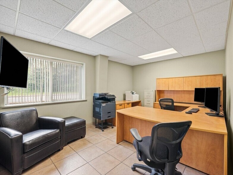 More Photos Of 2545 Aerial Way SE, Salem Warehouse For Sale