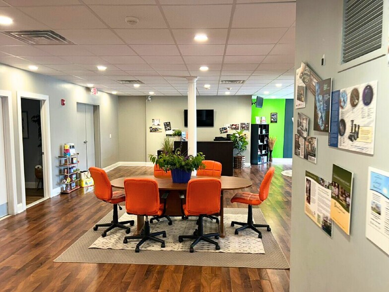 More Photos Of 111 Centerville Rd, Lancaster Office For Lease