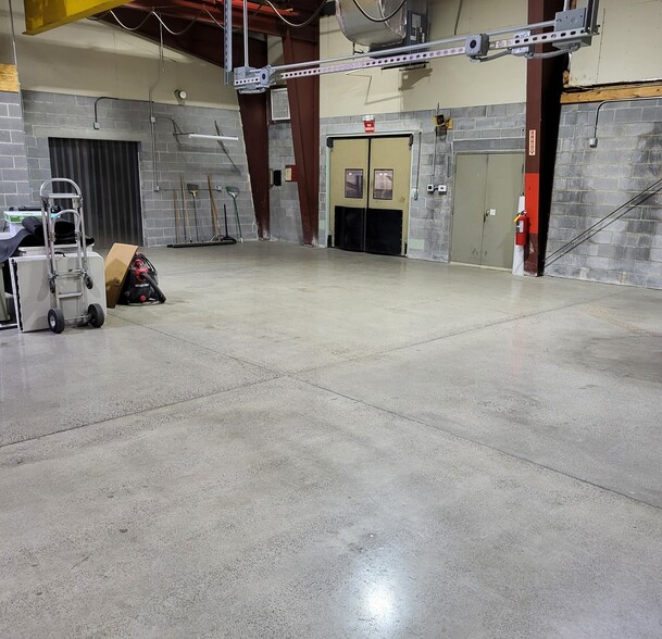 More Photos Of 531 Corning Way, Martinsburg Warehouse For Lease