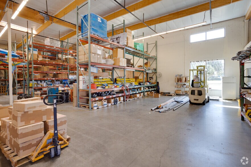 More Photos Of 707-709 E Hueneme Rd, Oxnard Warehouse For Sale