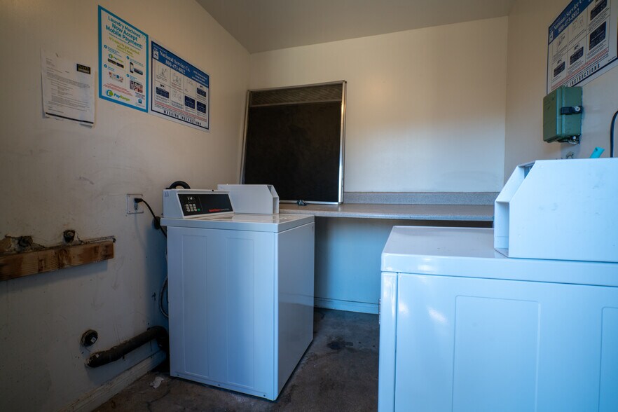 More Photos Of 929-933 W 7th St, Corona Apartments For Sale