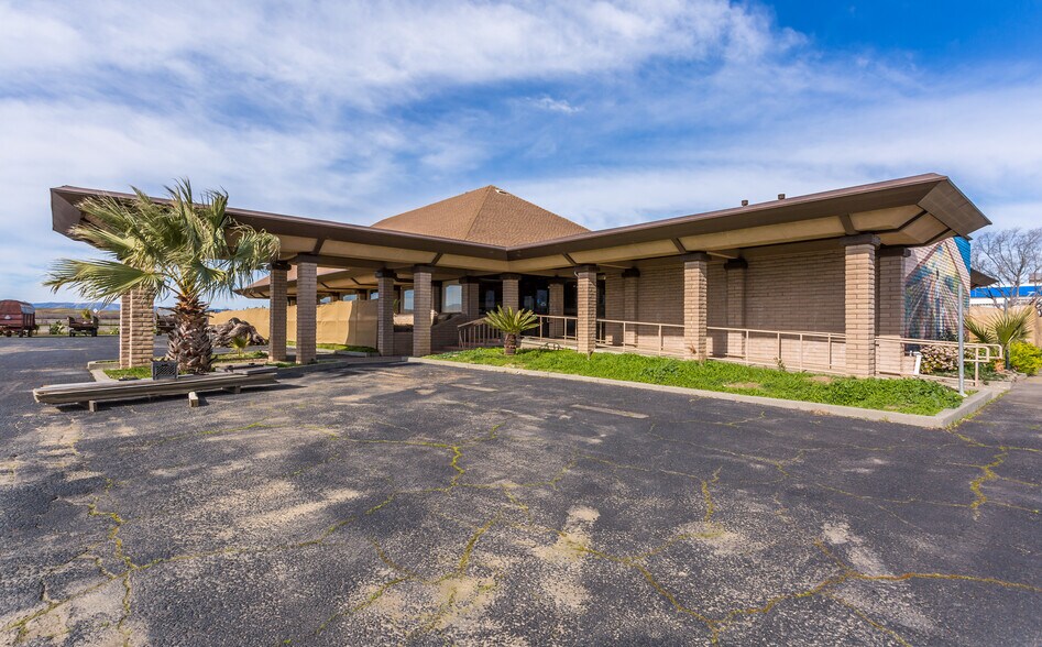 More Photos Of 4070 Country Rd 89, Dunnigan Restaurant For Sale
