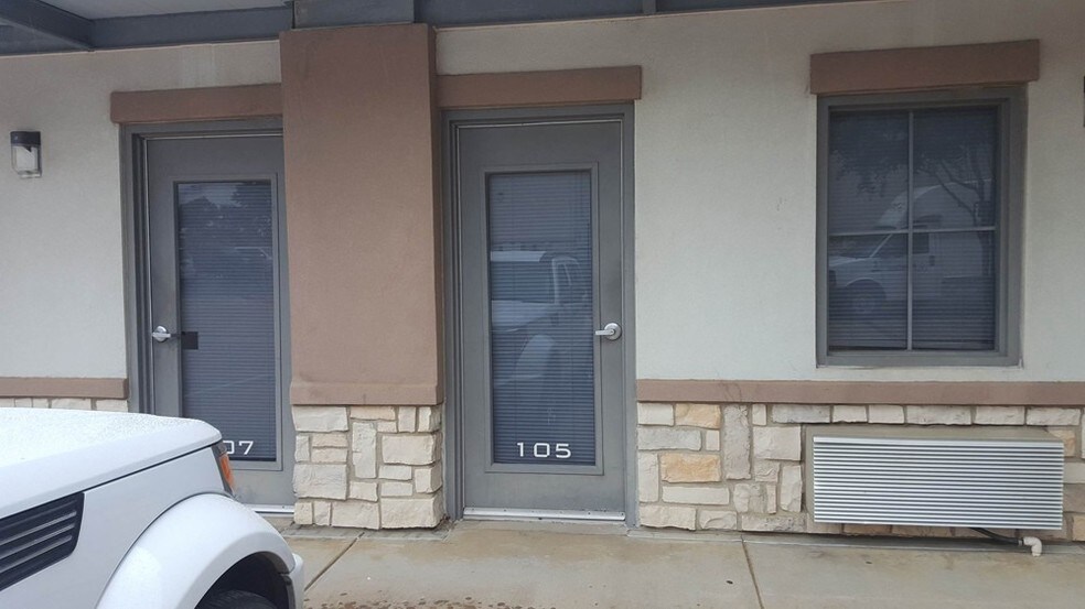 More Photos Of 4303 S Bowen Rd, Arlington Self Storage For Lease