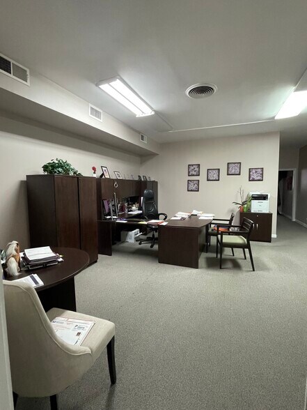 More Photos Of 3407-3421 Church St, Skokie Unknown For Lease