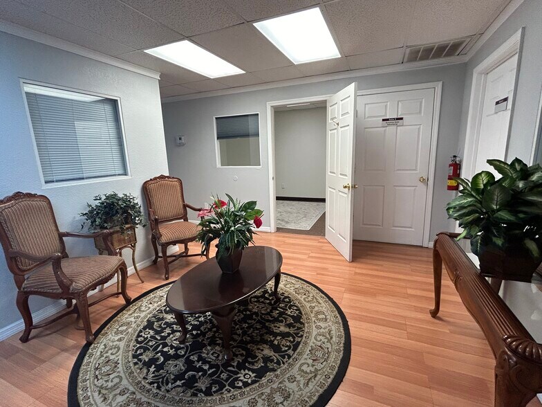 More Photos Of 4707 W Gandy Blvd, Tampa Storefront Retail Office For Lease