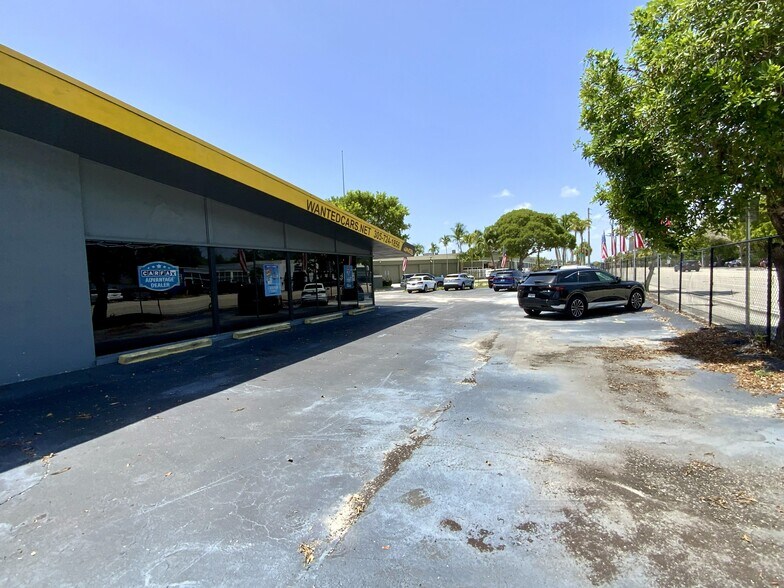 More Photos Of 15551 W Dixie Hwy, North Miami Beach Auto Dealership For Lease
