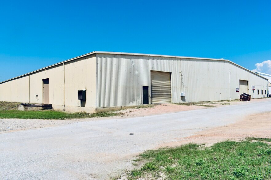 More Photos Of 1009 2nd st, Brady Industrial For Sale