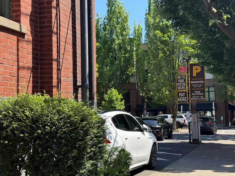 More Photos Of 1231 NW Hoyt St, Portland Loft Creative Space For Lease