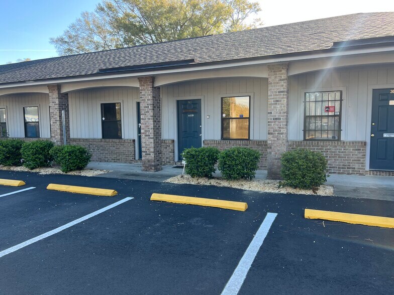 More Photos Of 550 Balmoral Cir N, Jacksonville Medical For Sale