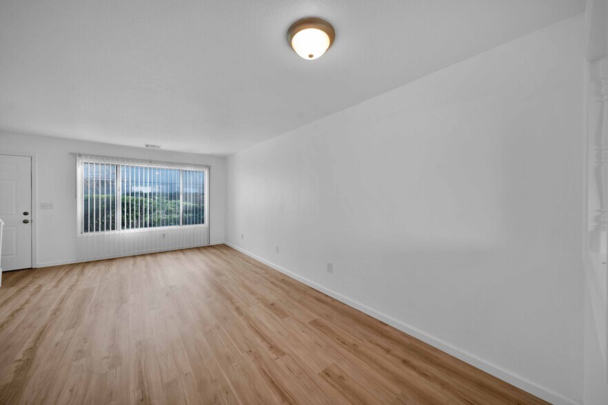 More Photos Of 1091 Del Sol Pl, Redding Apartments For Sale