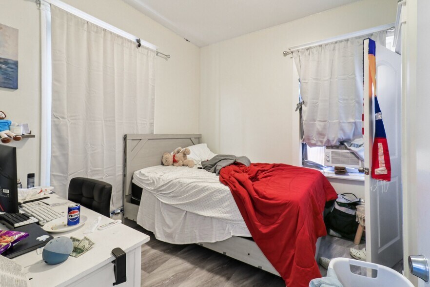 More Photos Of 417-421 Lake St, Maywood Storefront Retail Residential For Sale