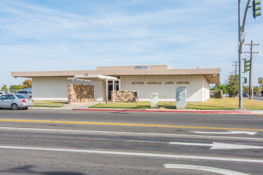 More Photos Of 500 N Broadway Ave, Blythe Medical For Sale