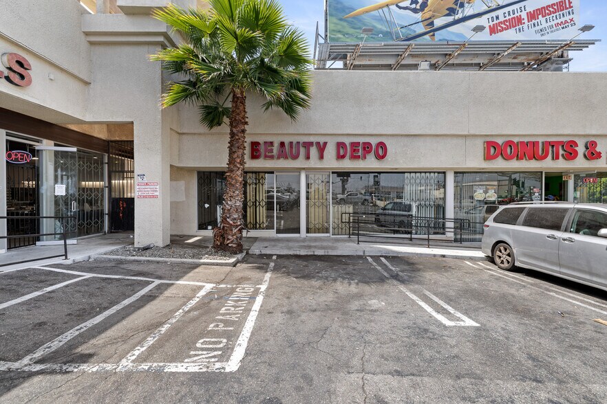 Primary Photo Of 1900 S La Brea Ave, Los Angeles Storefront For Lease