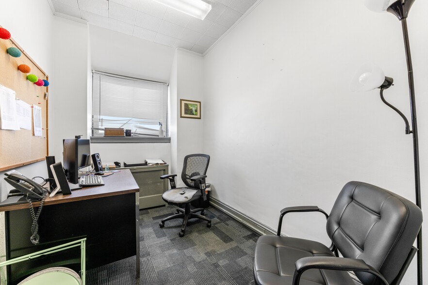 More Photos Of 21 W 25th St, Baltimore Office For Sale