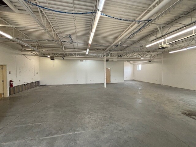 More Photos Of 3674 E Country Field Cir, Wasilla Storefront Retail Office For Sale