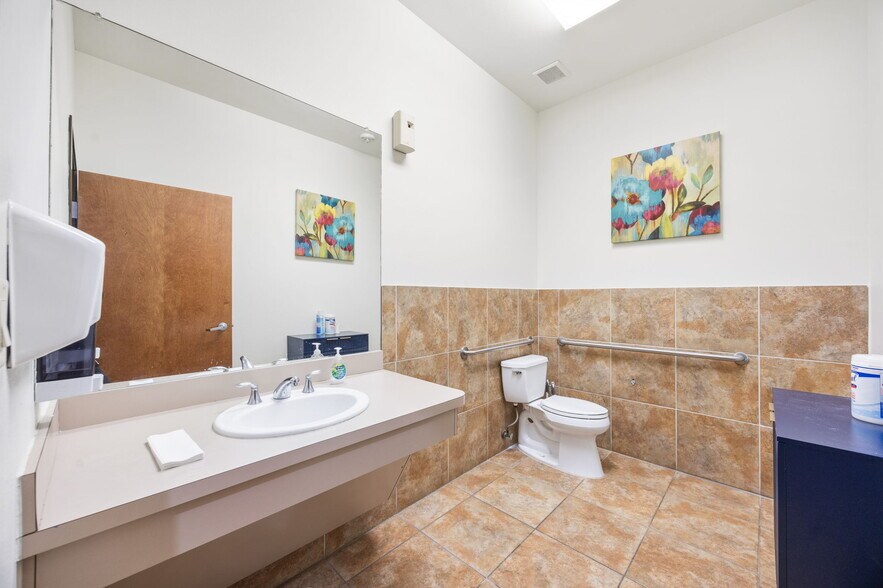 More Photos Of 4504 Legacy Dr, Plano Medical For Sale