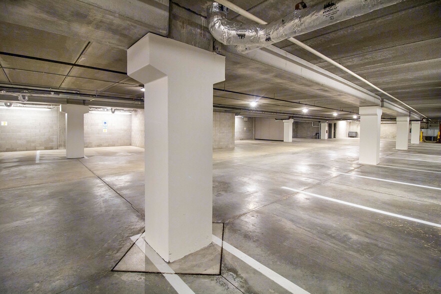 More Photos Of N14W23800 Stone Ridge Dr, Waukesha Medical For Lease