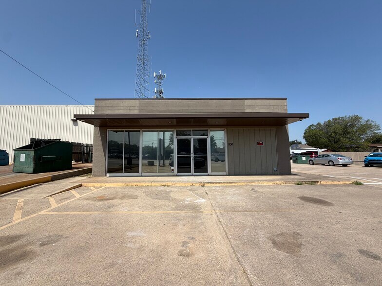 More Photos Of 800 S Locust St, Denton Storefront Retail Office For Lease