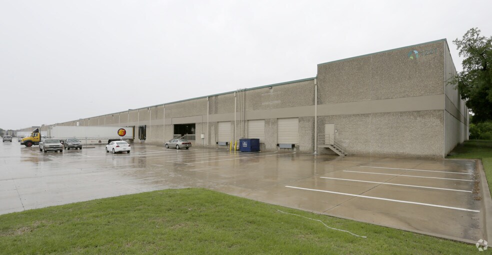 More Photos Of 1221 Champion Cir, Carrollton Warehouse For Lease