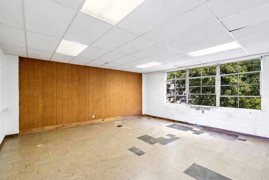 More Photos Of 1701 W Woodlawn Ave, San Antonio Religious Facility For Sale