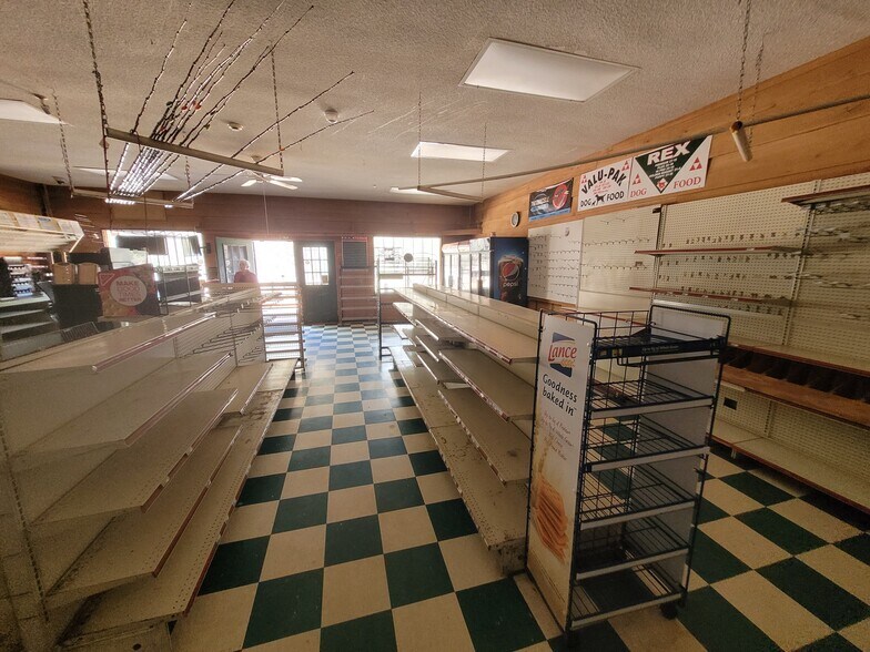 More Photos Of 2777 Hwy 83, Evergreen Service Station For Sale