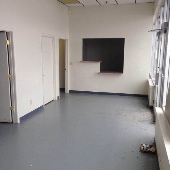 More Photos Of 2520-2538 S Cleveland Ave, Saint Joseph Light Manufacturing For Lease