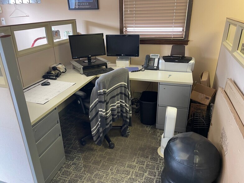 More Photos Of 2504 Grand Ave, Baldwin Office For Lease