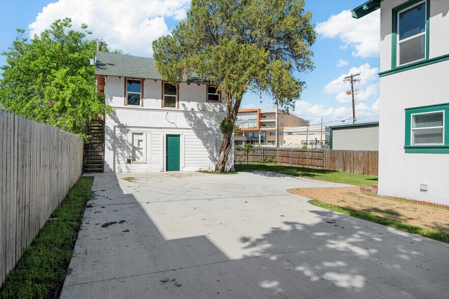 More Photos Of 1314 N 15th St, Waco General Retail For Sale