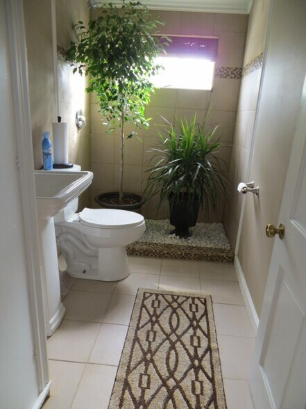 More Photos Of 1323 Broadway St, Little Rock Office For Sale