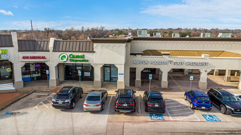 More Photos Of 11613-11617 N Central Expy, Dallas Unknown For Lease