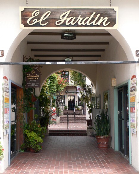 More Photos Of 451-461 E Main St, Ventura Storefront For Lease