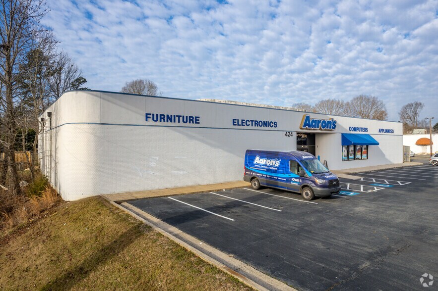 More Photos Of 6424 E Independence Blvd, Charlotte Freestanding For Lease
