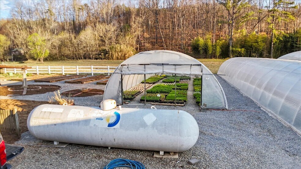 More Photos Of 1356 Coopers Cove Rd, Hardy Specialty For Sale