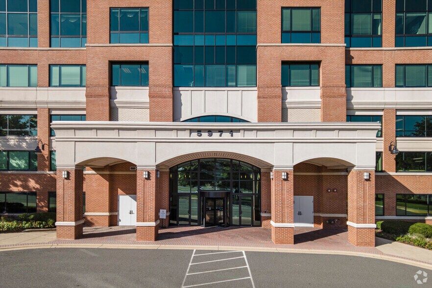 More Photos Of 5900-5920 Kingstowne Towne Ctr, Alexandria Unknown For Lease