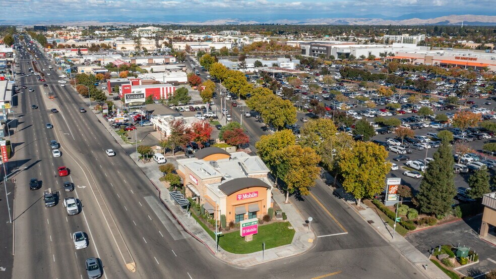 More Photos Of 7090 N Blackstone Ave, Fresno Freestanding For Sale