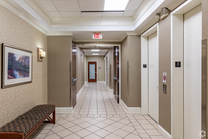 More Photos Of 3915 Cascade Rd, Atlanta Medical For Lease