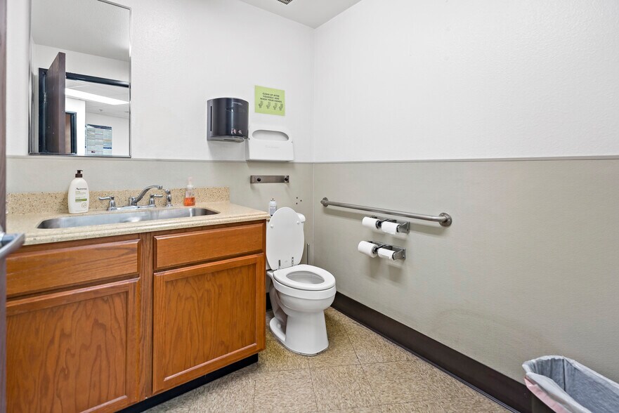 More Photos Of 1461 S Balboa Ave, Ontario Warehouse For Lease